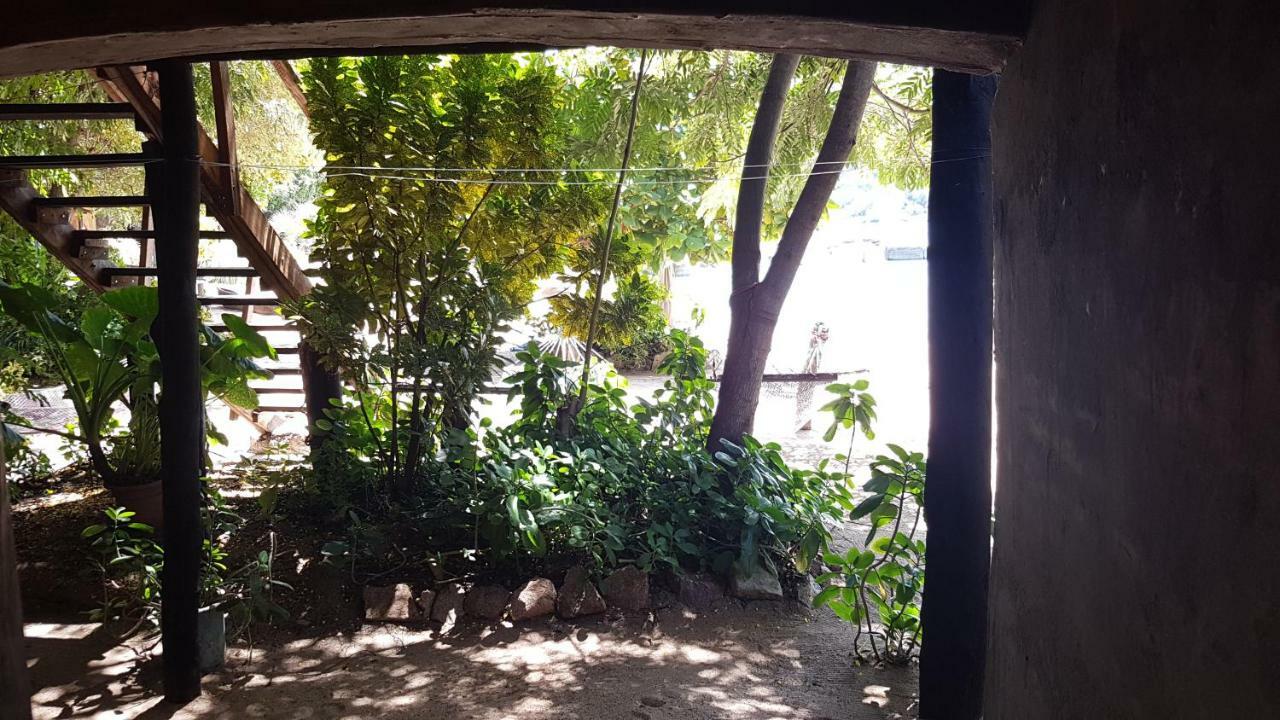 Mufasa Eco Lodge Monkey Bay Экстерьер фото